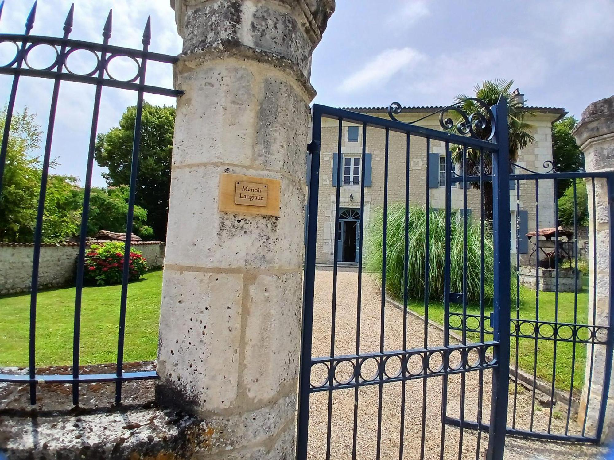 Langlade Estate Montboyer Exterior foto