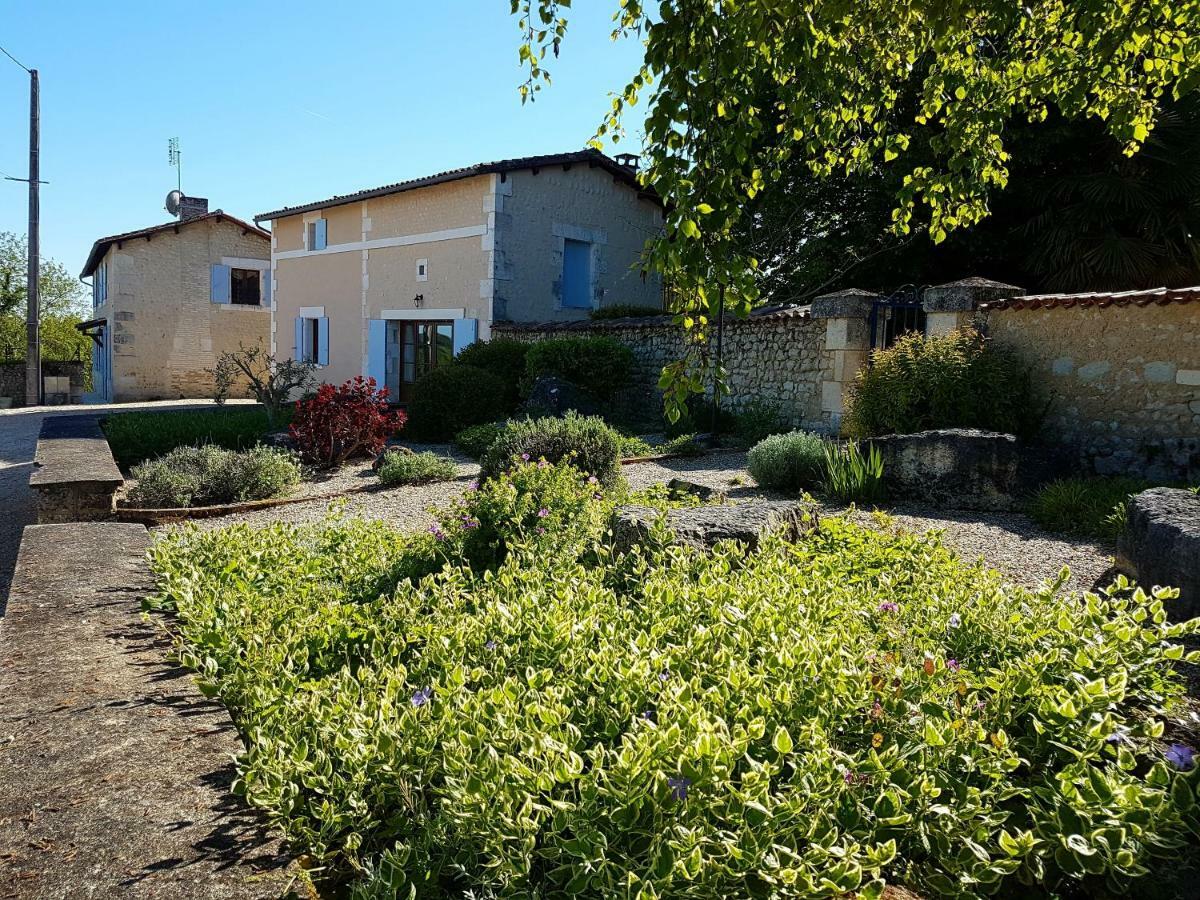 Langlade Estate Montboyer Exterior foto